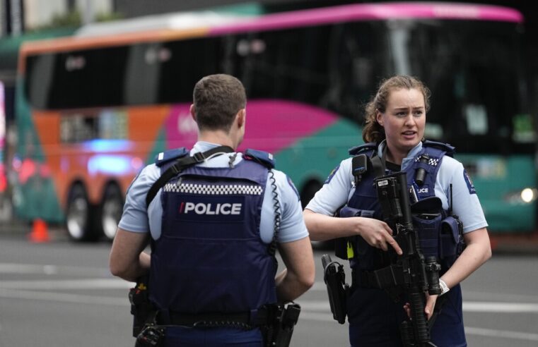 Un hombre armado en Nueva Zelanda mata a 2 personas horas antes del primer partido de la Copa Mundial Femenina