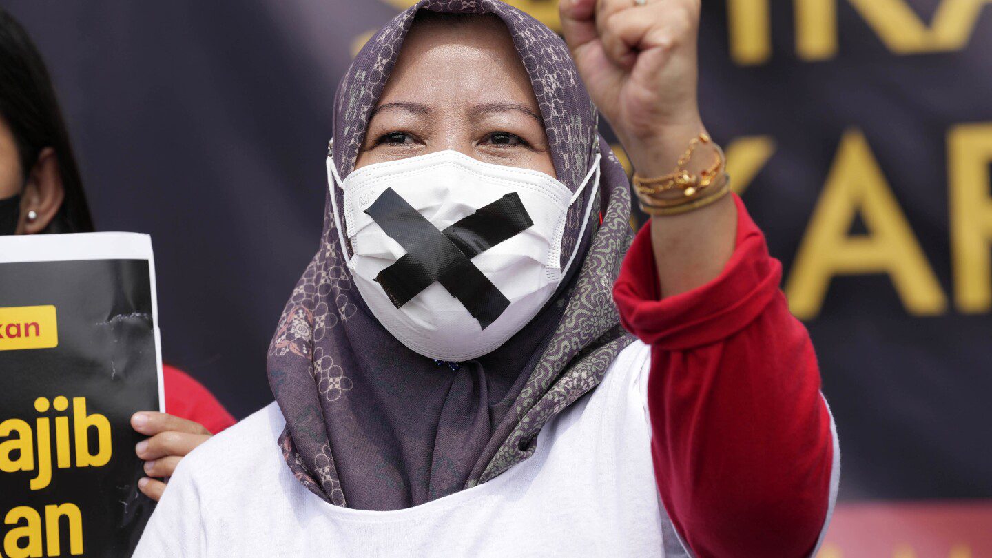 Los manifestantes indonesios inician una huelga de hambre ante el estancamiento en el Parlamento del proyecto de ley para proteger a los trabajadores domésticos