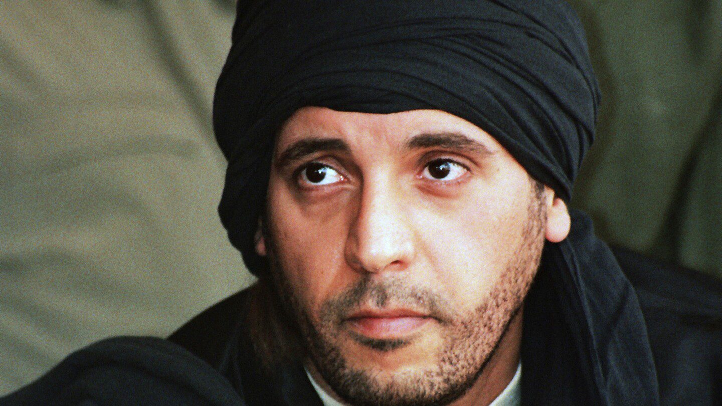 Libia pide a Líbano que libere al hijo detenido de Gadhafi que está en huelga de hambre, dicen funcionarios
