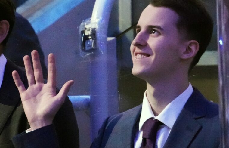Rodion Amirov, prospecto de los Maple Leafs, a quien se le diagnosticó un tumor cerebral, ha fallecido a los 21 años de edad