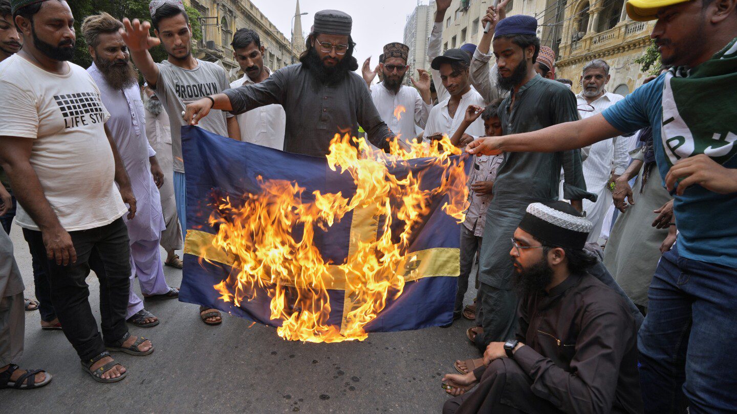 Suecia pide vigilancia en el extranjero tras las profanaciones del Corán y las protestas