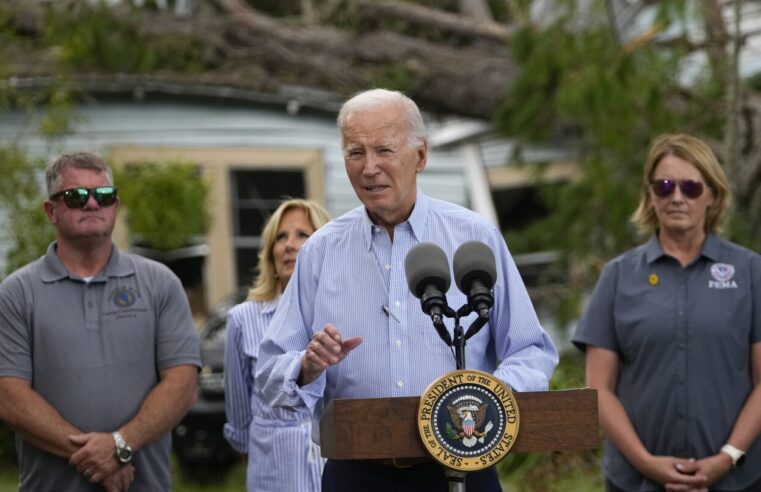 Biden dice a las víctimas de Idalia en Florida ‘vuestra nación os cubre las espaldas’. DeSantis rechaza reunirse con él