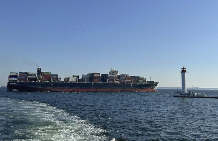Más cargueros procedentes de Ucrania utilizan un corredor civil pese a las amenazas rusas