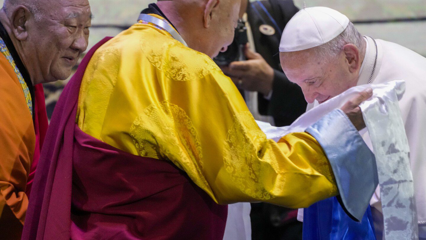 El Papa se une a chamanes, monjes y evangélicos para destacar la diversidad religiosa de Mongolia, armonía